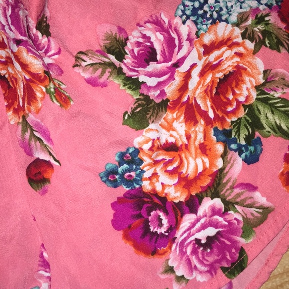 Short Shorts 💕 - Picture 2 of 2